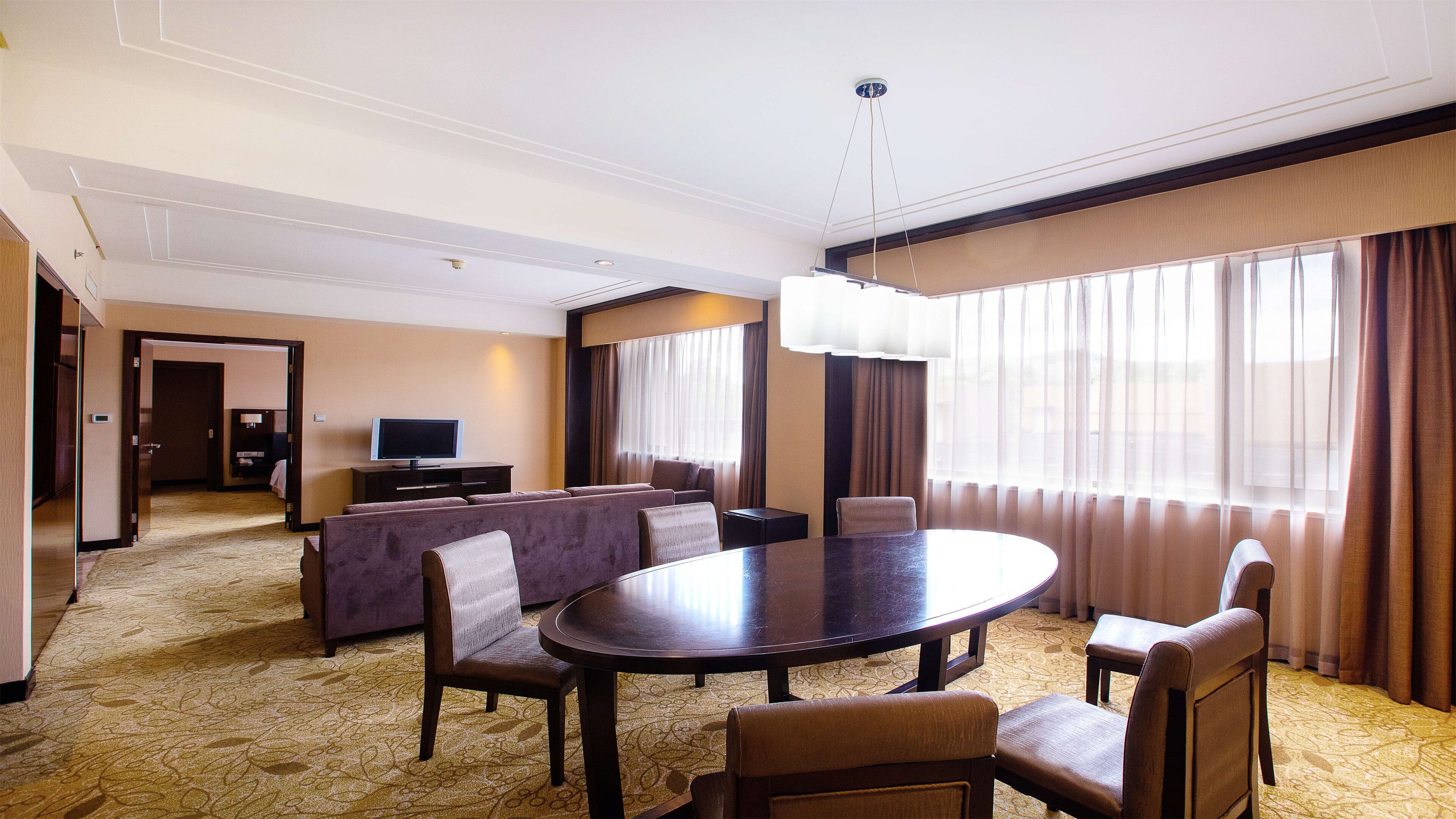Suite, 1 habitación, cocina | Minibar, caja fuerte, escritorio y tabla de planchar con plancha