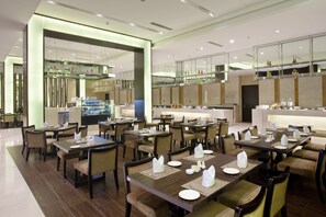 2 restauranter, frokost serveres