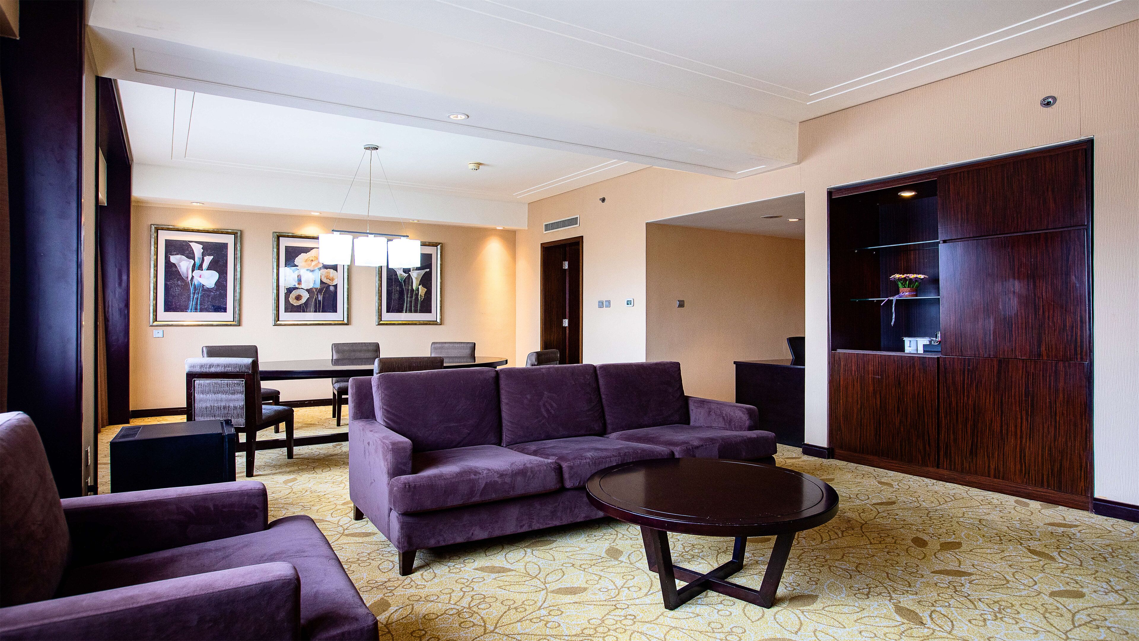 suite, 1 bedroom, kitchen | 1 bedroom, minibar, in-room safe, desk