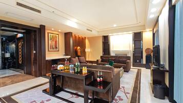 Minibar, in-room safe, desk, iron/ironing board