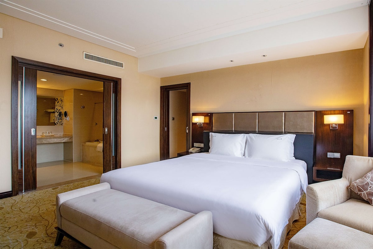 Suite, 1 Bedroom, Kitchen