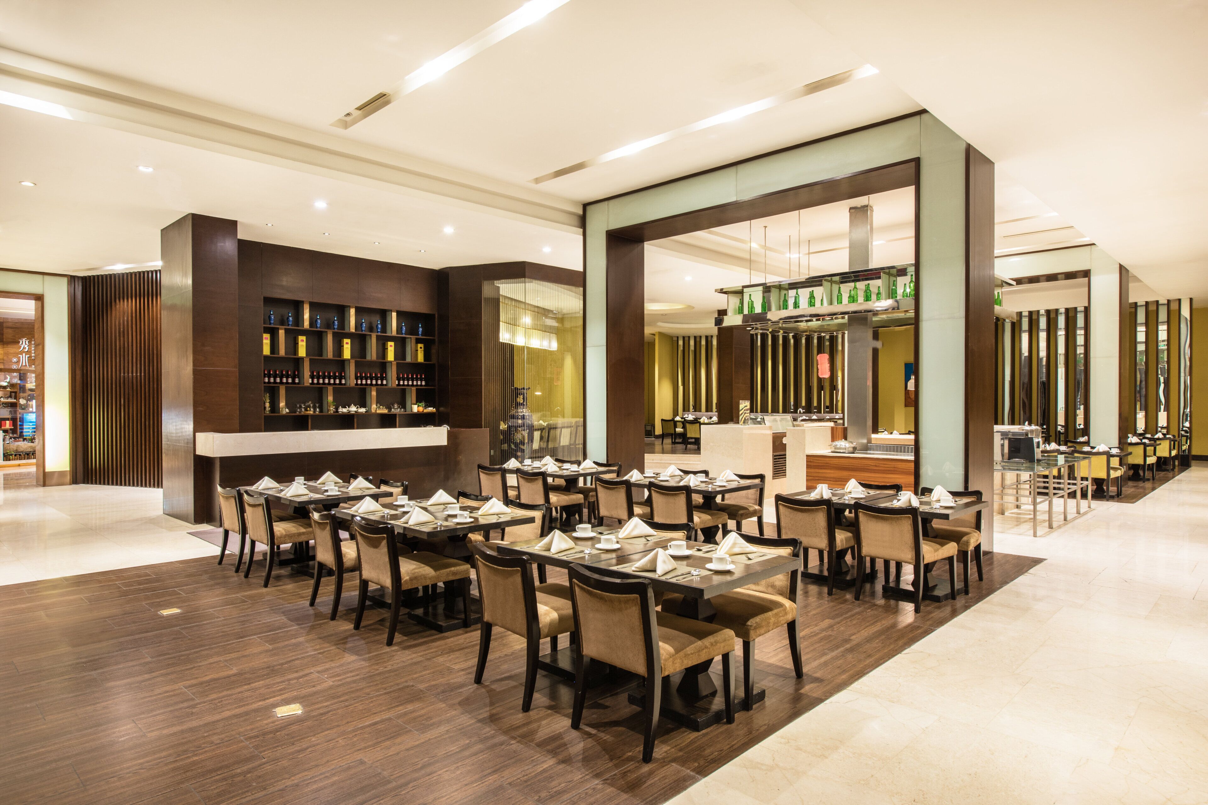 2 间餐厅，供应早餐