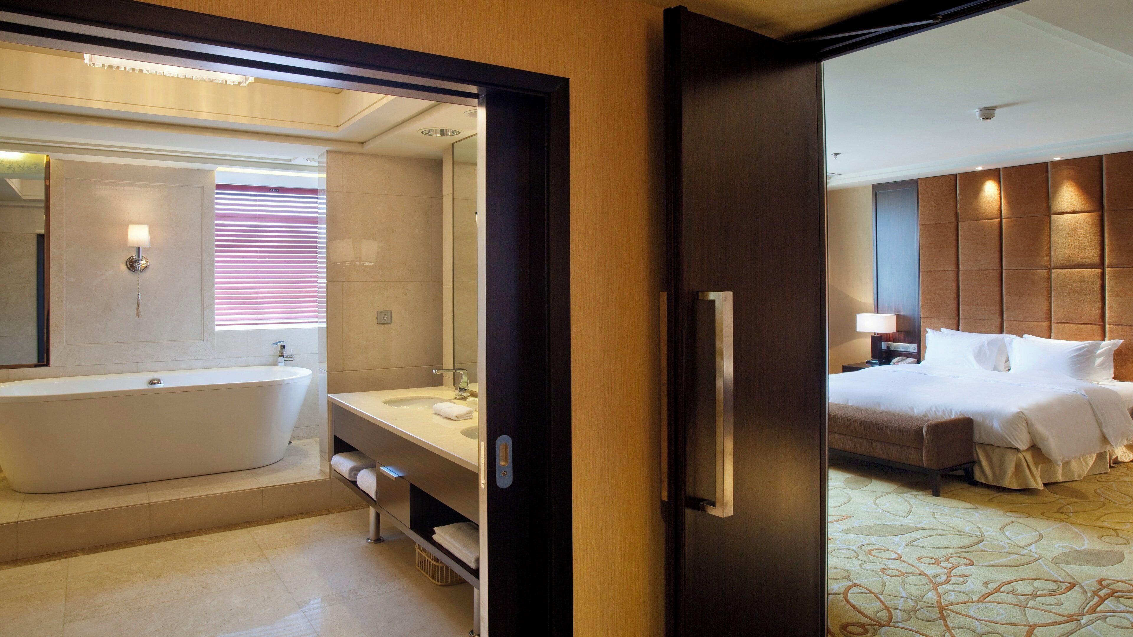 Minibar, in-room safe, desk, iron/ironing board