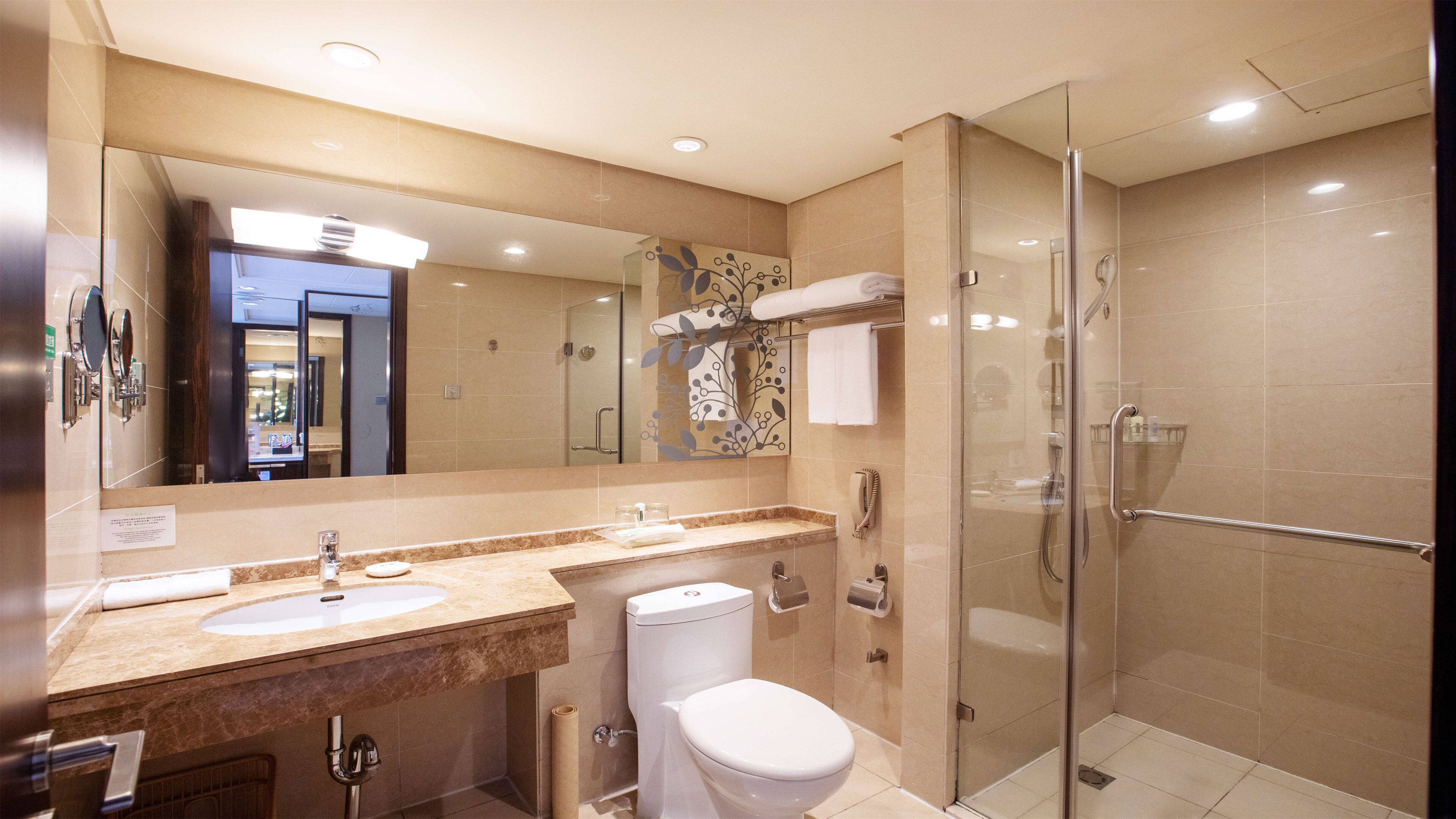 1 bedroom, minibar, in-room safe, desk