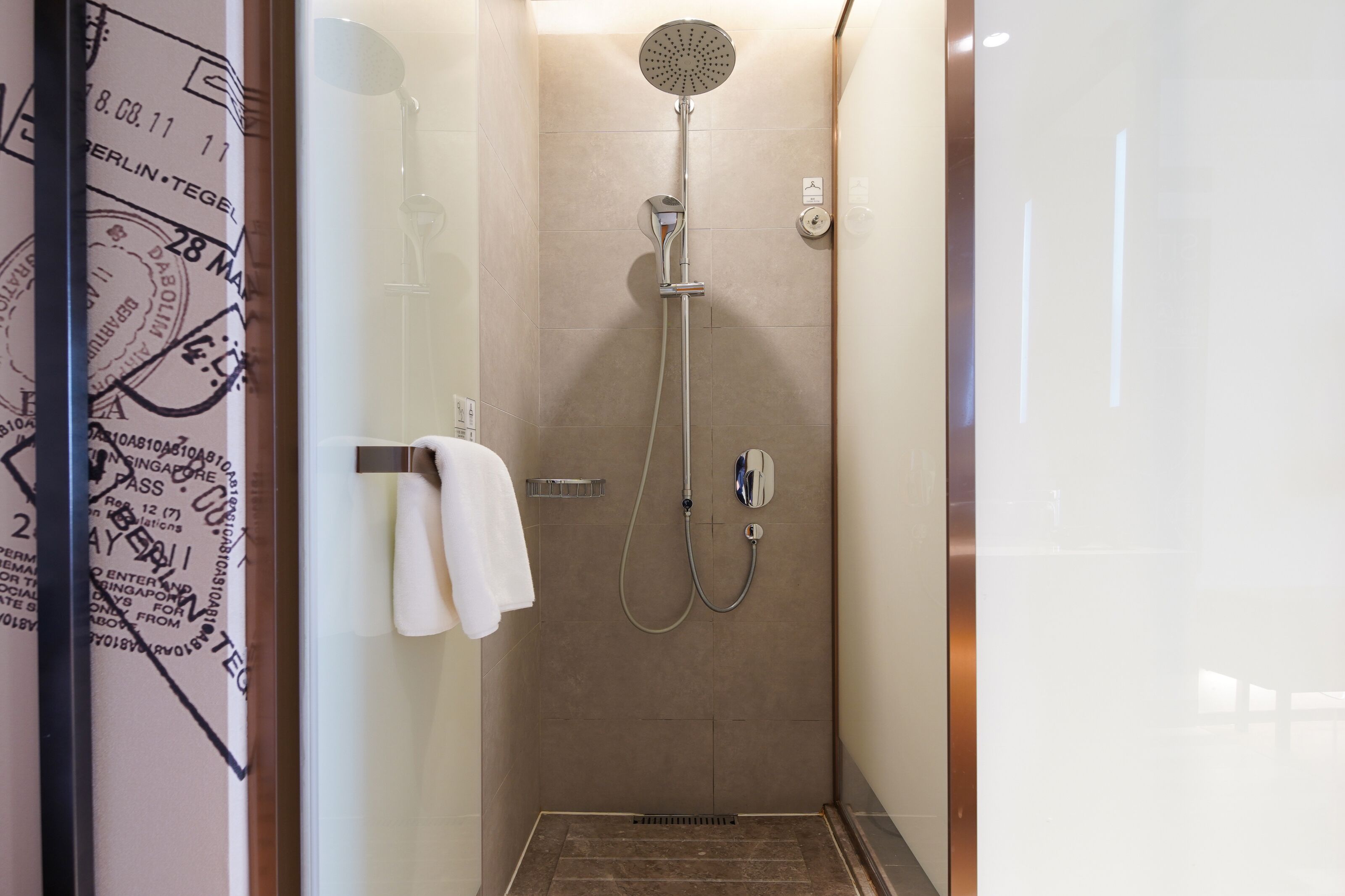 Shower, rainfall showerhead, free toiletries, hair dryer