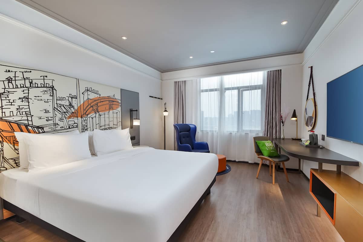 Superior Double Room, 1 Double Bed | Premium bedding, pillowtop beds, desk, laptop workspace