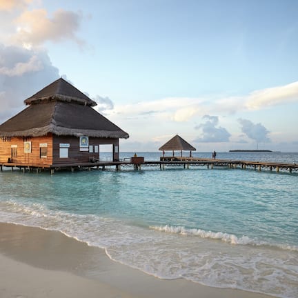 Private beach, white sand, sun loungers, beach towels