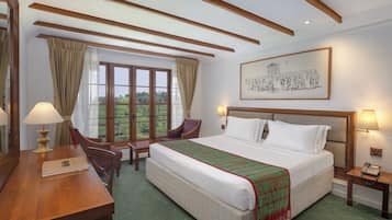 Camas con efecto memoria, minibar y caja de seguridad en la habitación