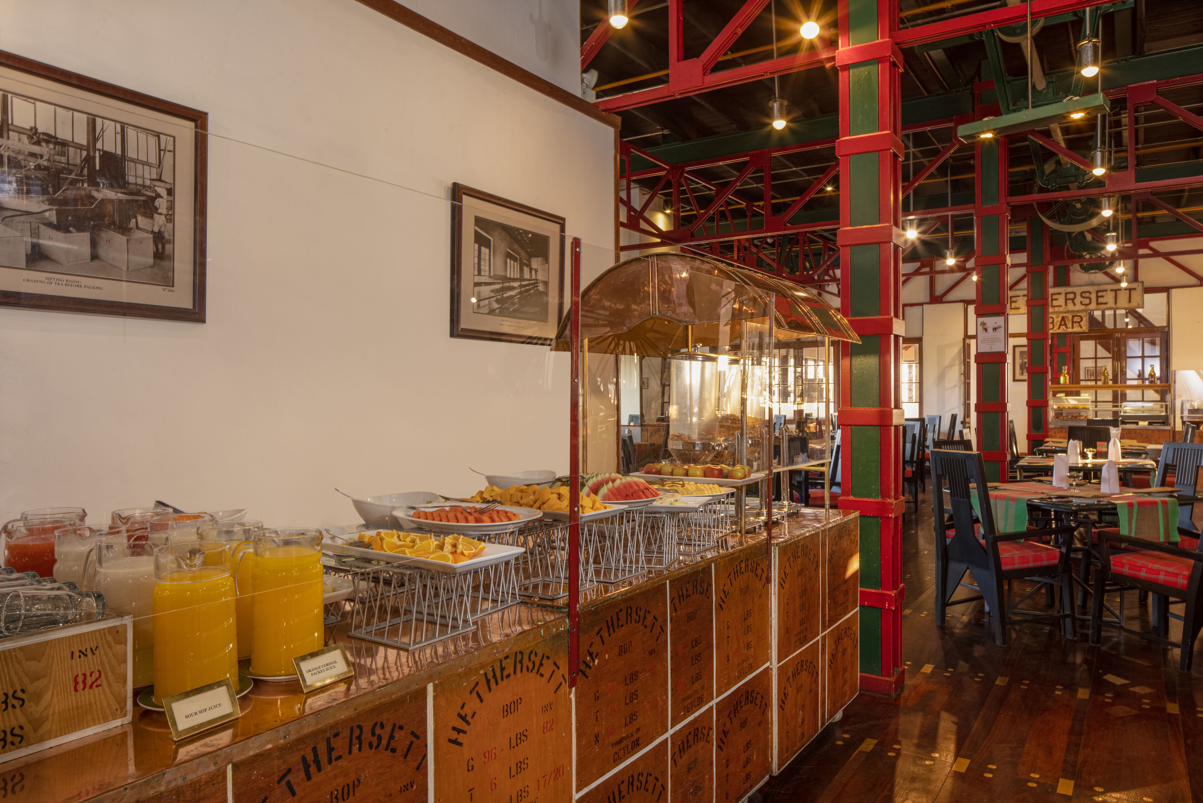 Bữa sáng buffet hàng ngày (22 USD/mỗi người) 