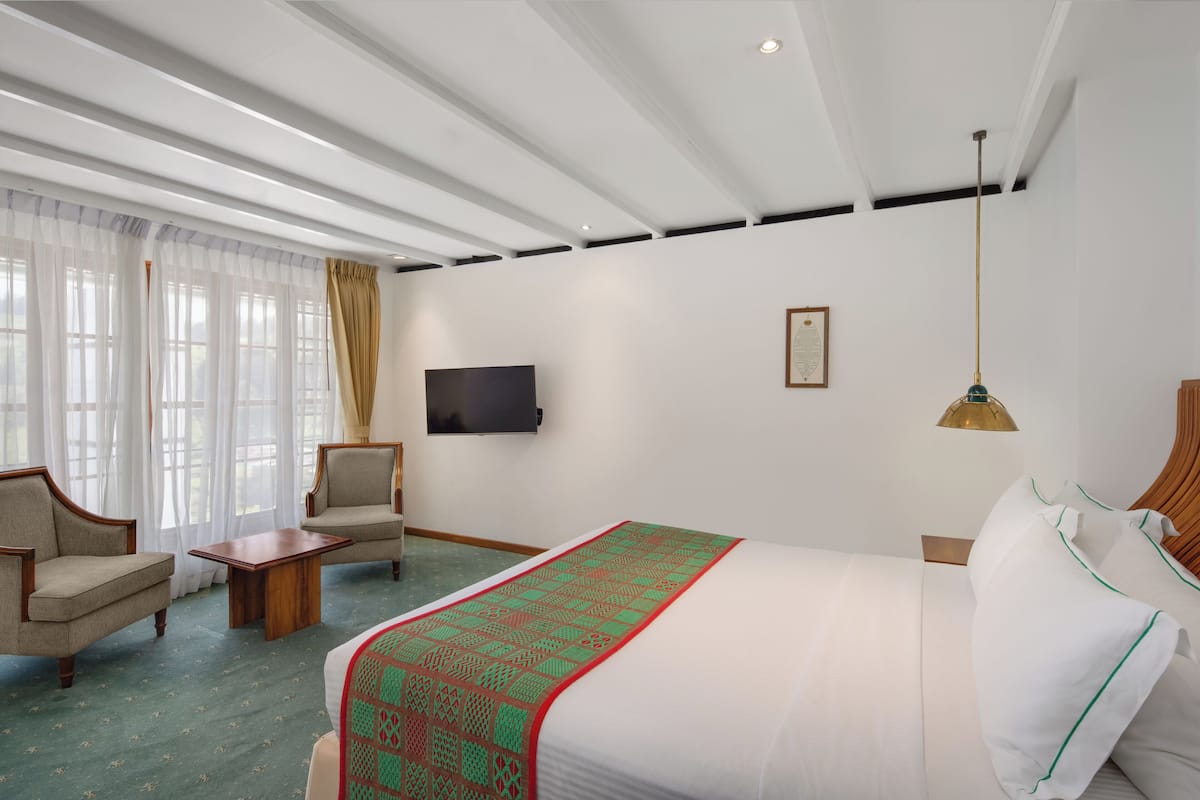 Junior Suite | Memory-foam beds, minibar, in-room safe, desk