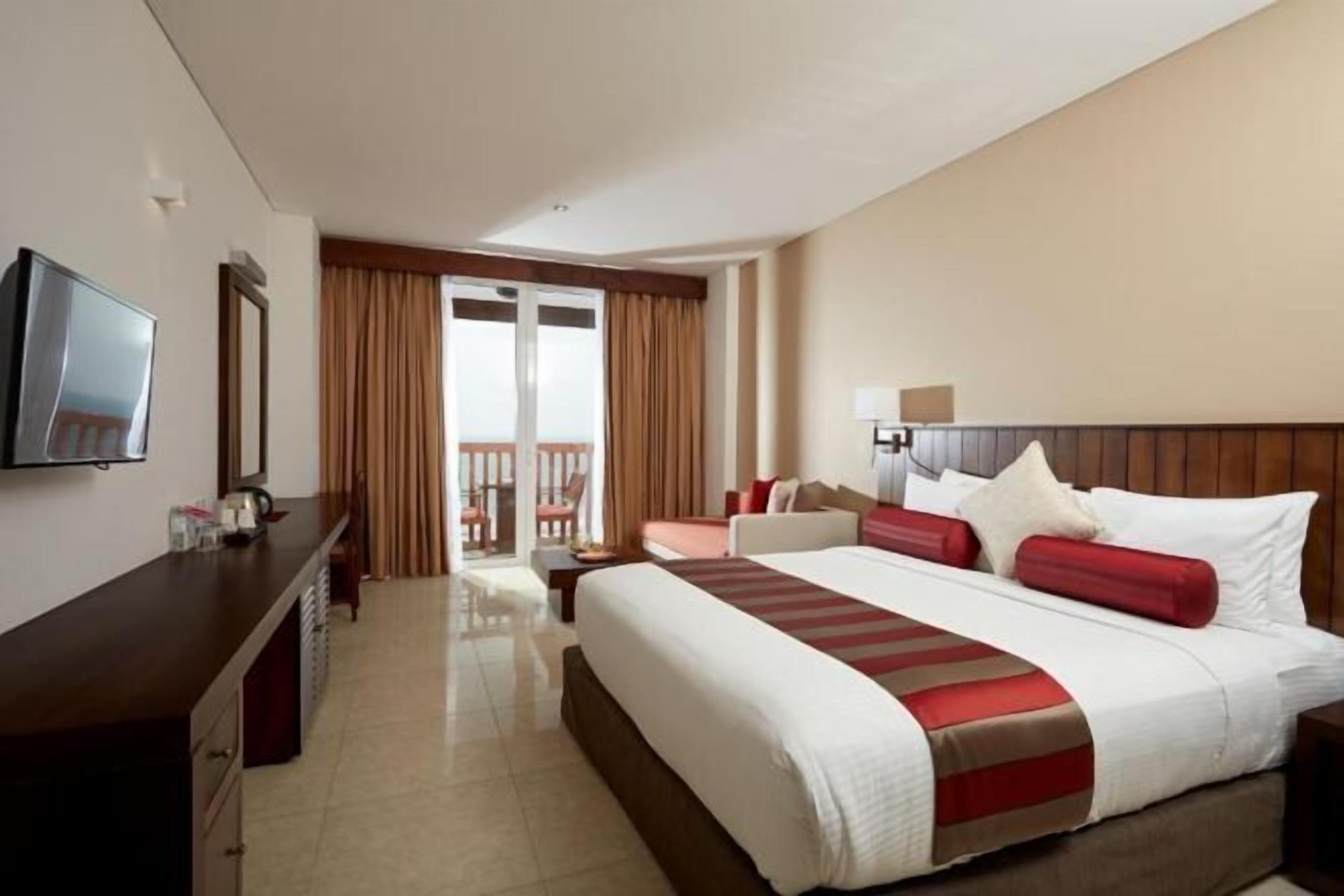 In-room safe, individually furnished, desk, laptop workspace