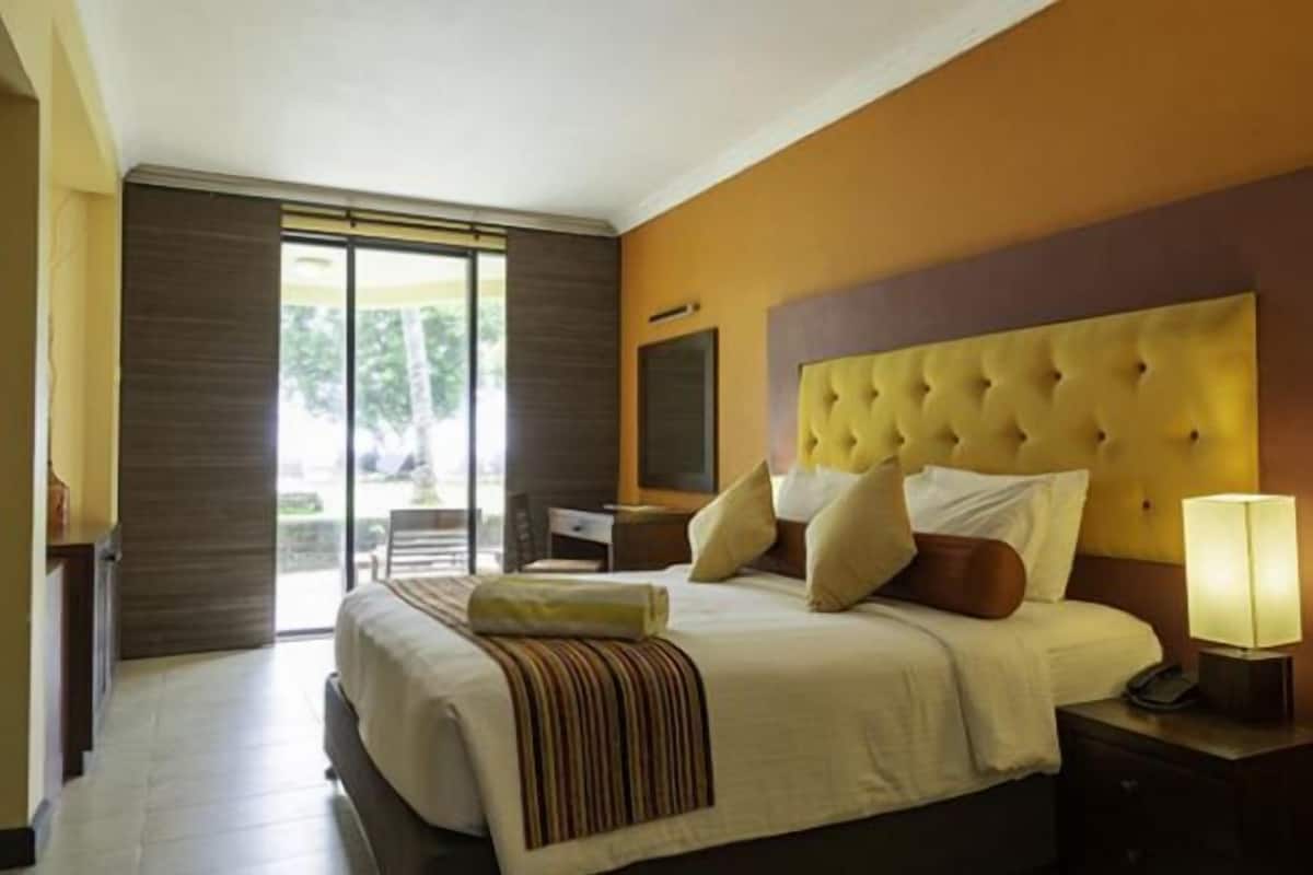 Minibar, in-room safe, individually furnished, desk