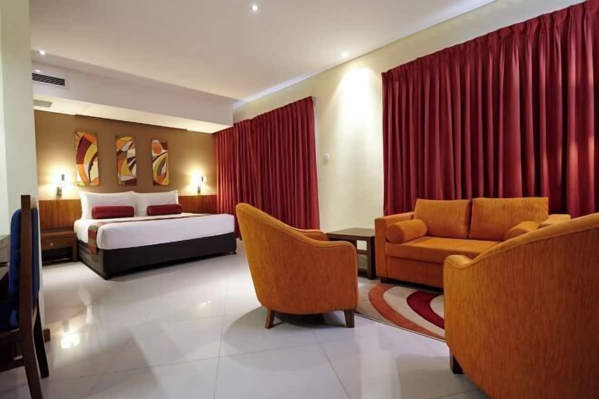 In-room safe, individually furnished, desk, laptop workspace