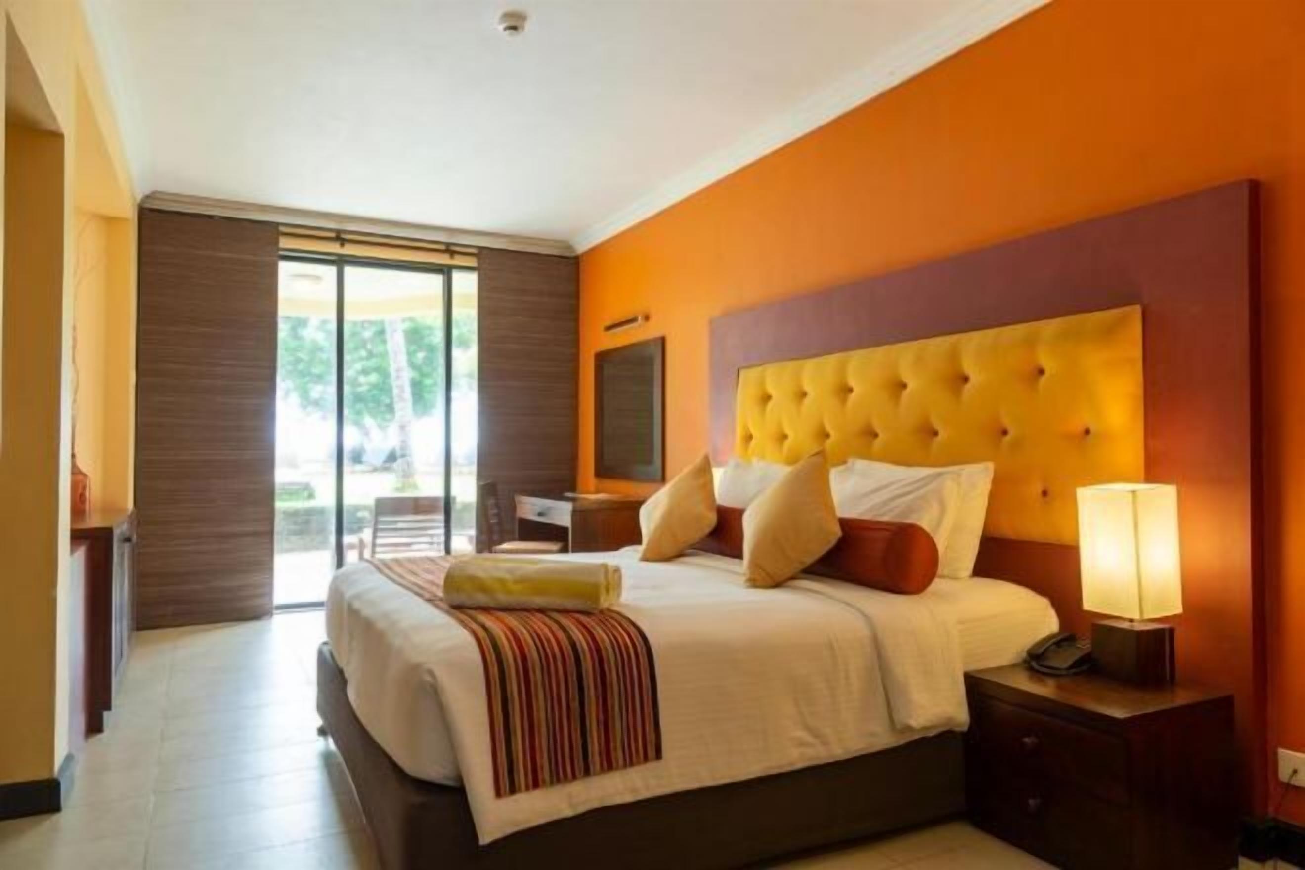 In-room safe, individually furnished, desk, laptop workspace