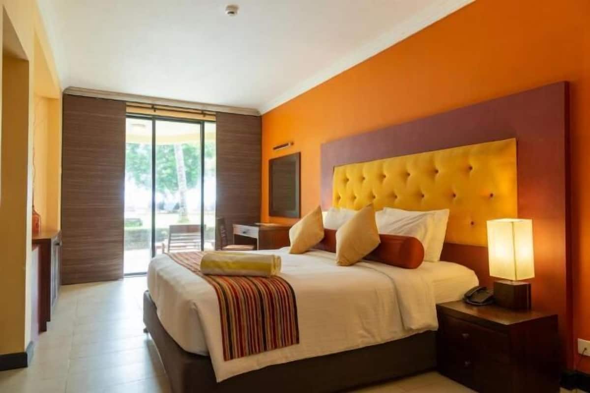 Minibar, in-room safe, individually furnished, desk