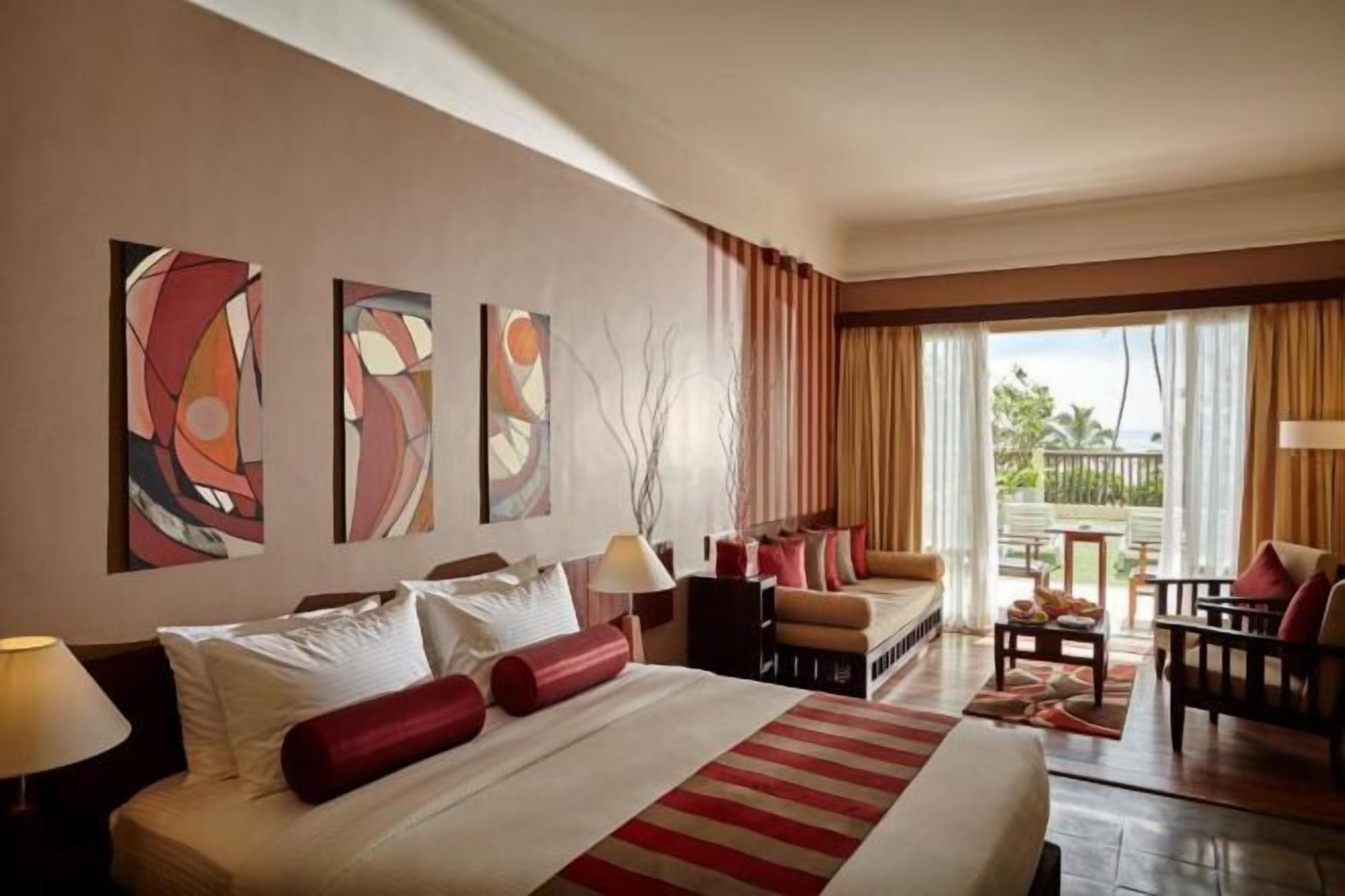 In-room safe, individually furnished, desk, laptop workspace