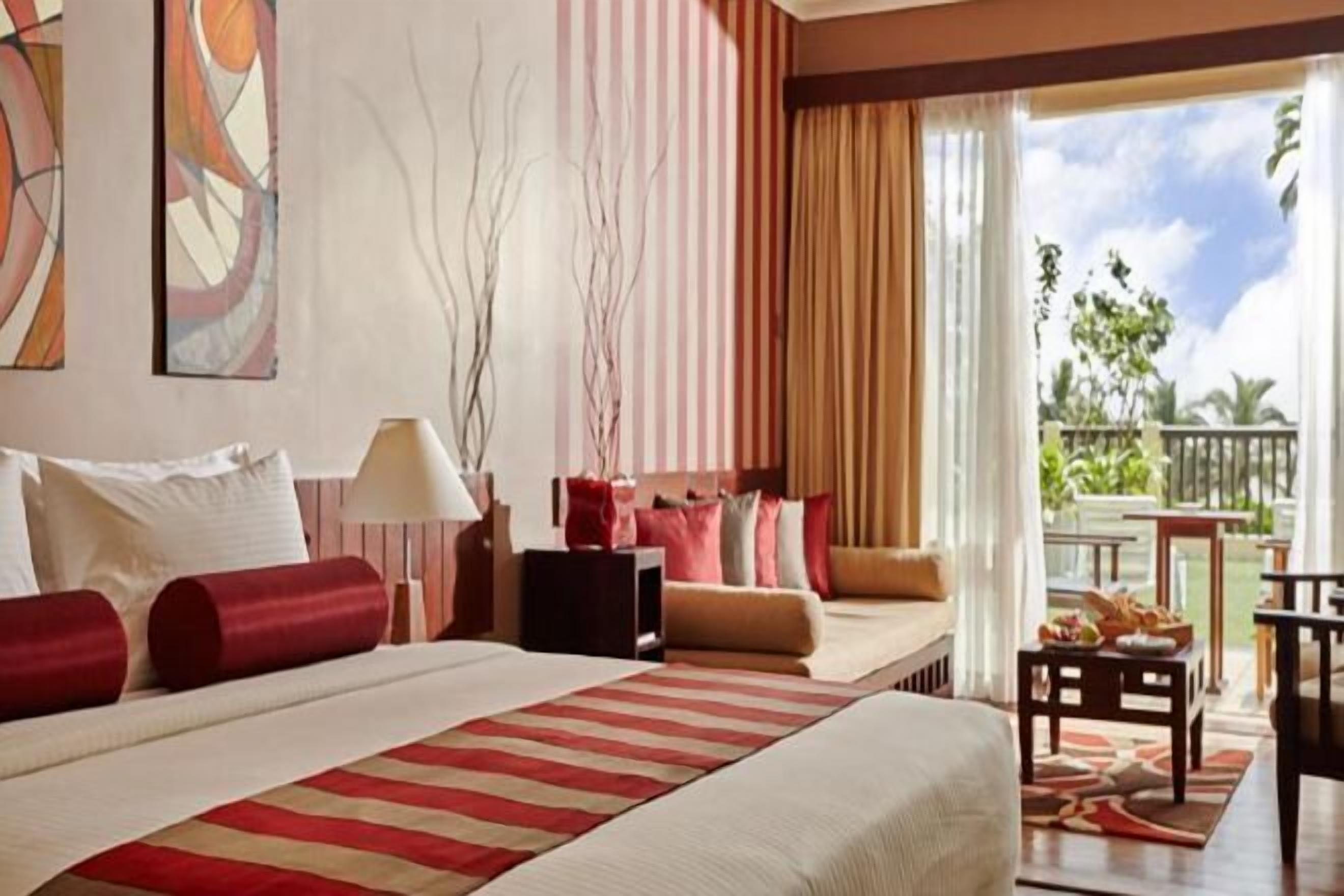 Minibar, safe på rommet, individuelt innredet og skrivebord