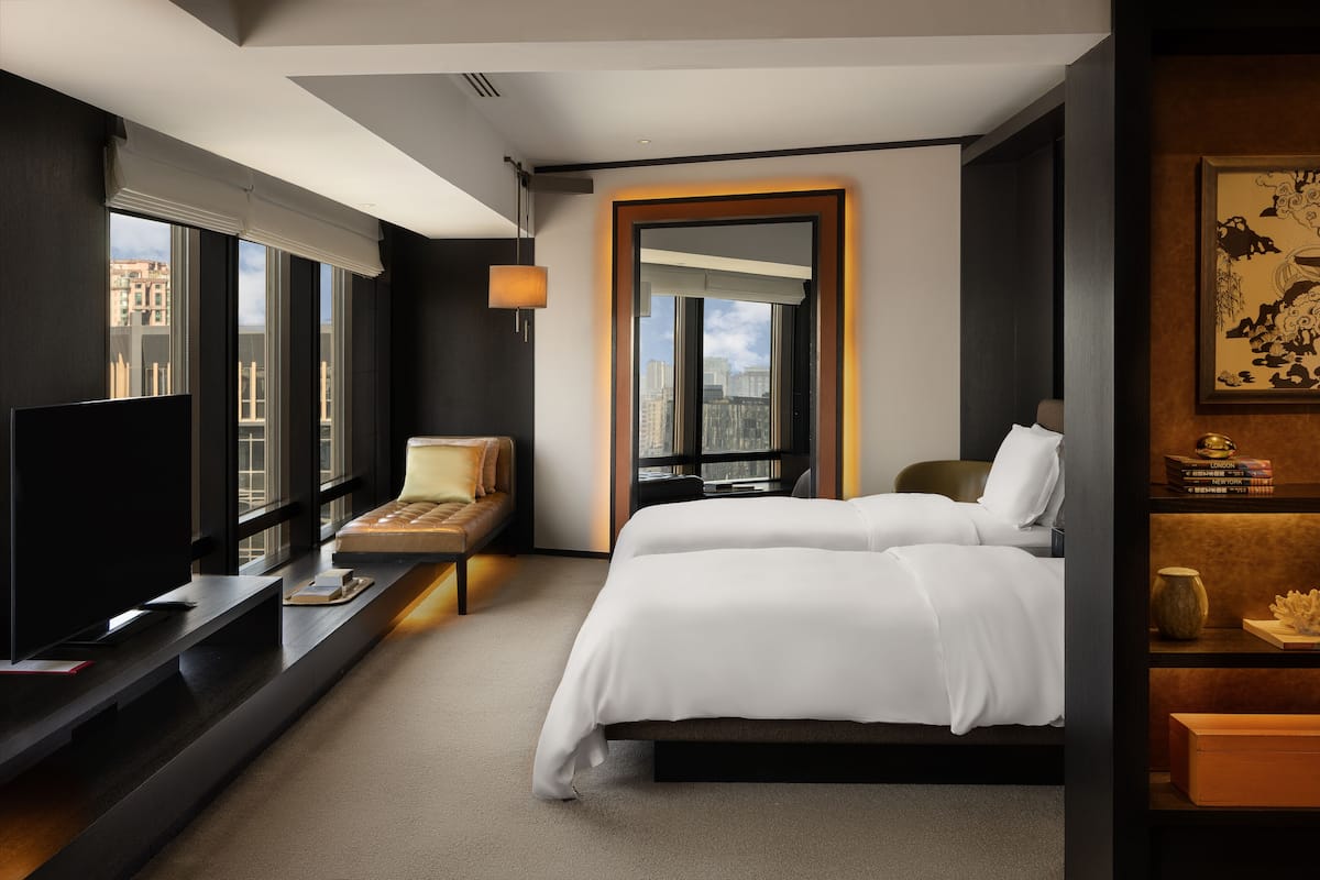 Phòng Deluxe (Twin) | Bộ đồ giường cao cấp, minibar, két bảo mật tại phòng, bàn 