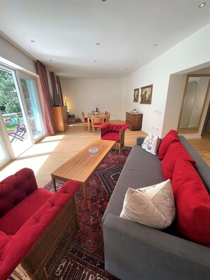 Hypo-allergenic bedding, individually decorated, individually furnished - Design Hotel Vosteen (Nuremberg)