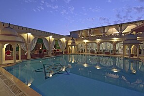 Kolam renang outdoor