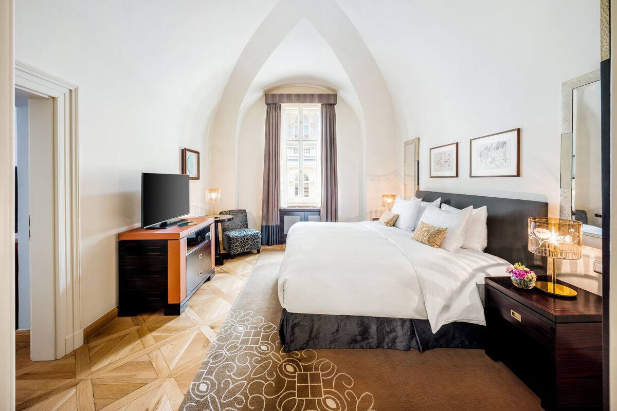 Premium bedding, minibar, in-room safe, desk