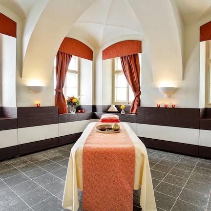 Couples treatment rooms, sauna, body treatments, hydrotherapy