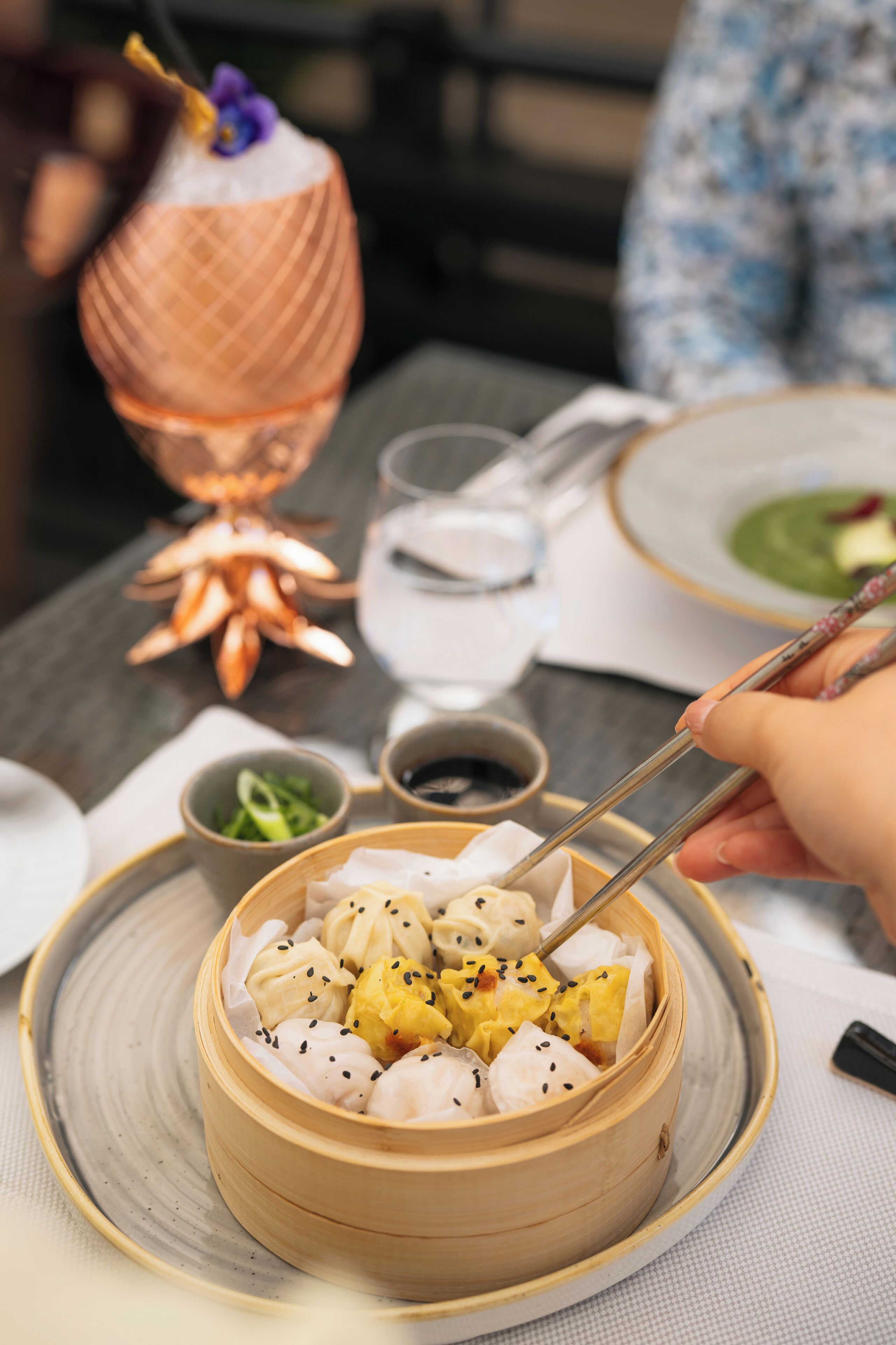 Petit déjeuner, déjeuner, dîner et brunch servis sur place