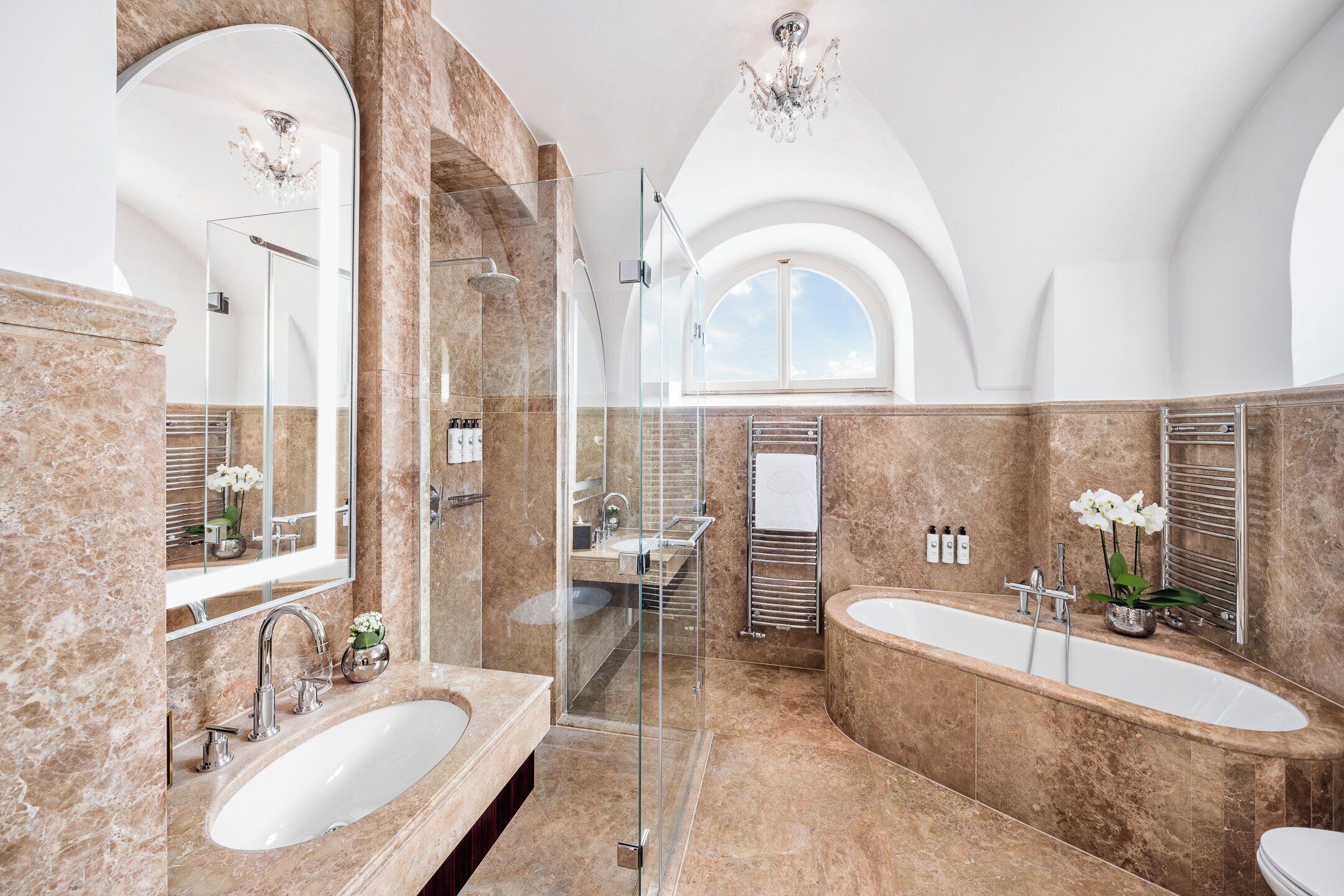 presidential suite, 1 king bed | bathroom | combined shower/bathtub, deep-soaking bathtub, designer toiletries