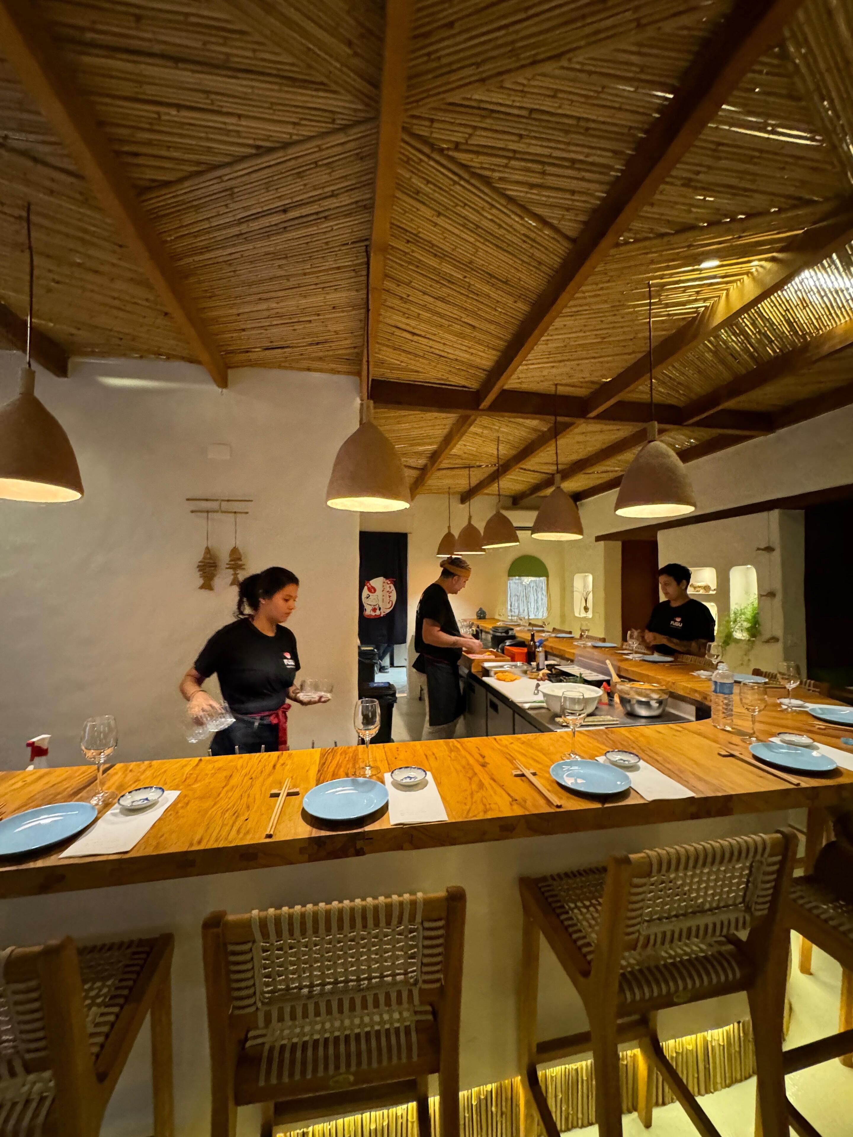 2 restaurants, lunch, dinner served; local and international cuisine