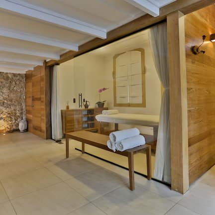 Sauna, hot tub, body treatments, hydrotherapy, aromatherapy, body scrubs