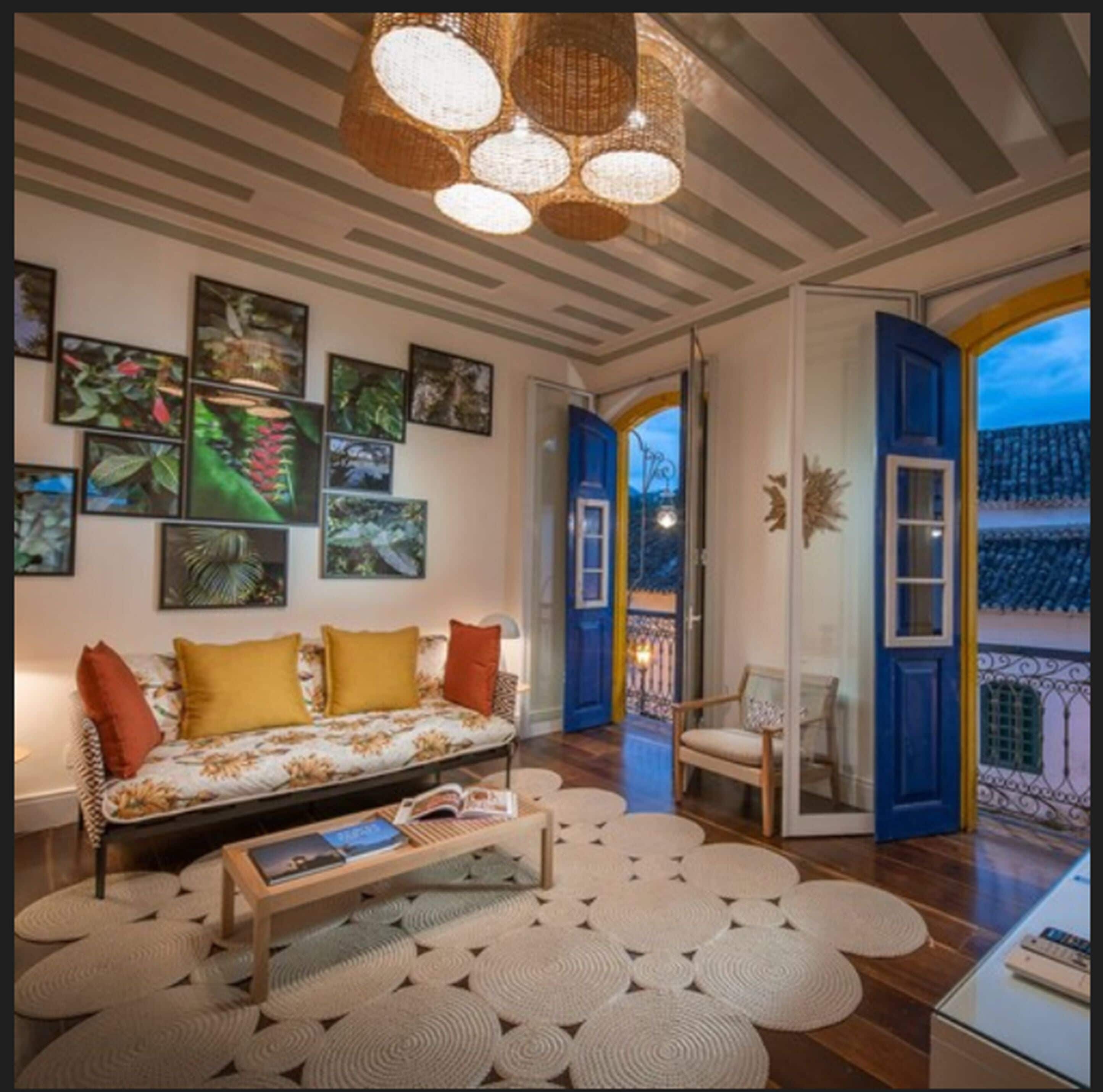 suíte master | living area | 42-inch tv with cable channels