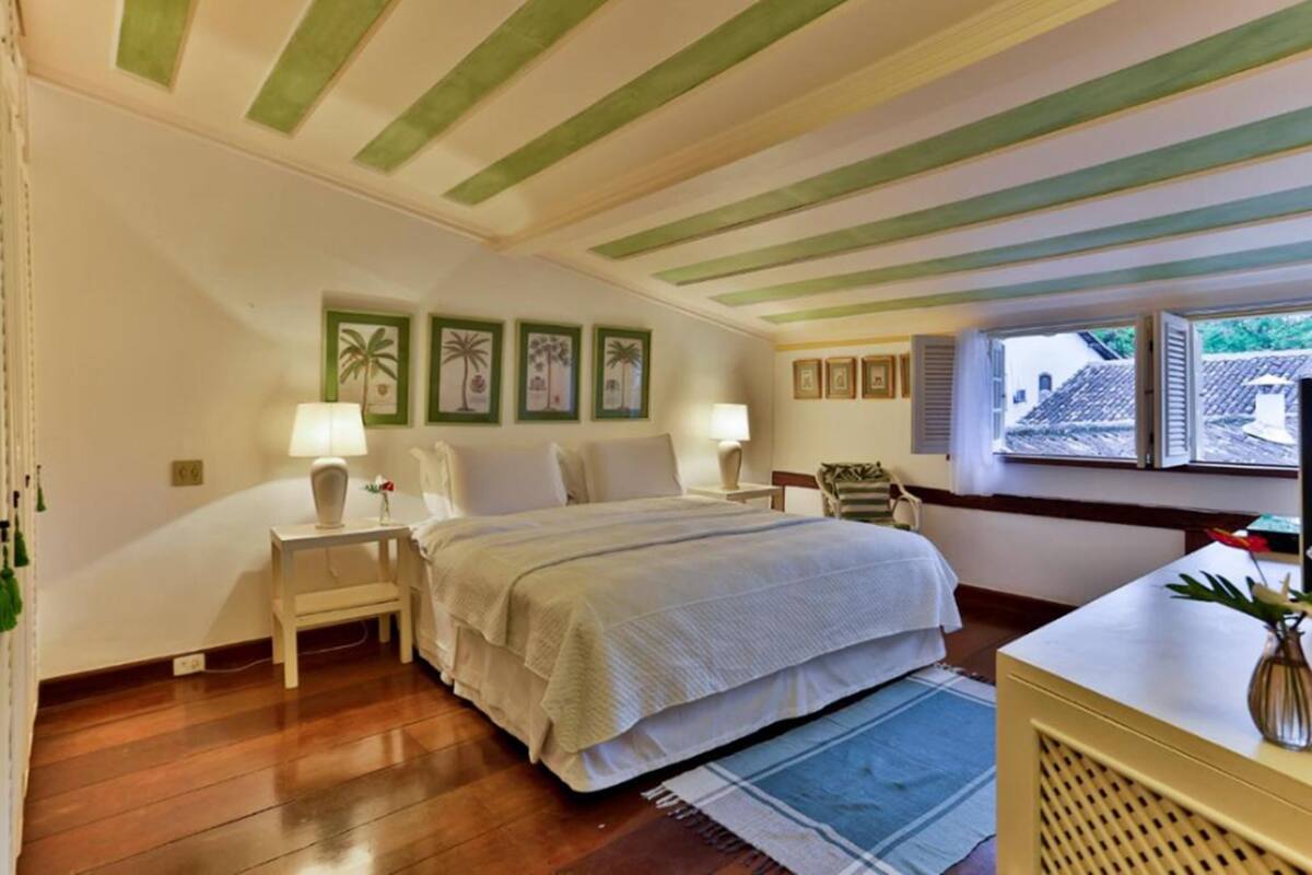 Suite, Poolside | Egyptian cotton sheets, premium bedding, minibar, in-room safe