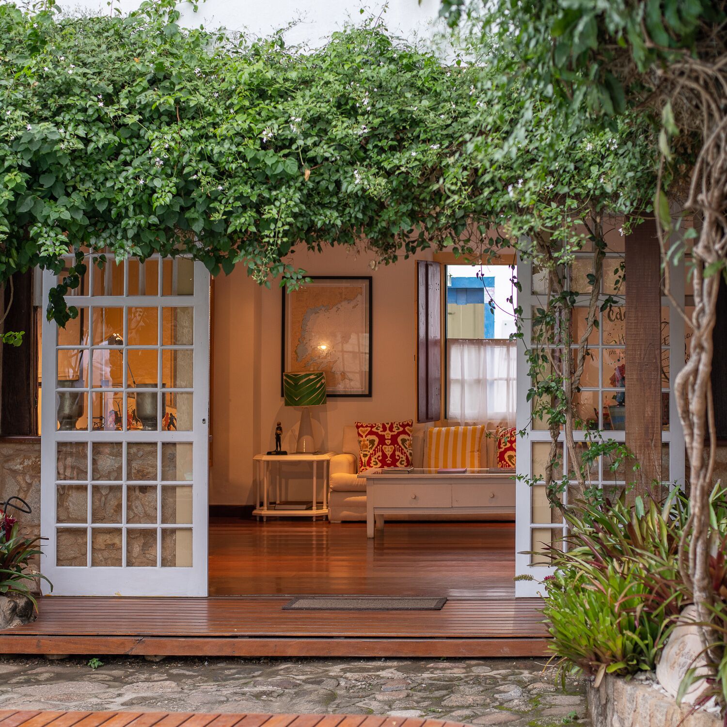 42-inch tv with cable channels