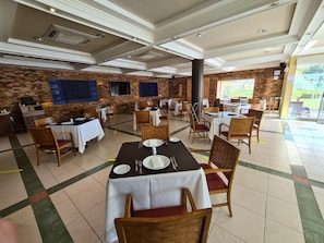 Free daily on-the-go breakfast