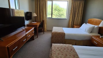 Chambre Double, 2 lits une place | Minibar, coffres-forts dans les chambres, bureau, chambres insonorisées