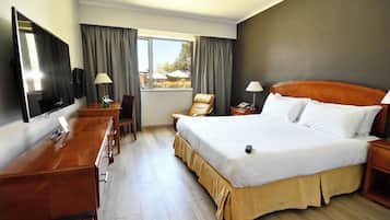 Doppelzimmer | Minibar, Zimmersafe, Schreibtisch, schallisolierte Zimmer