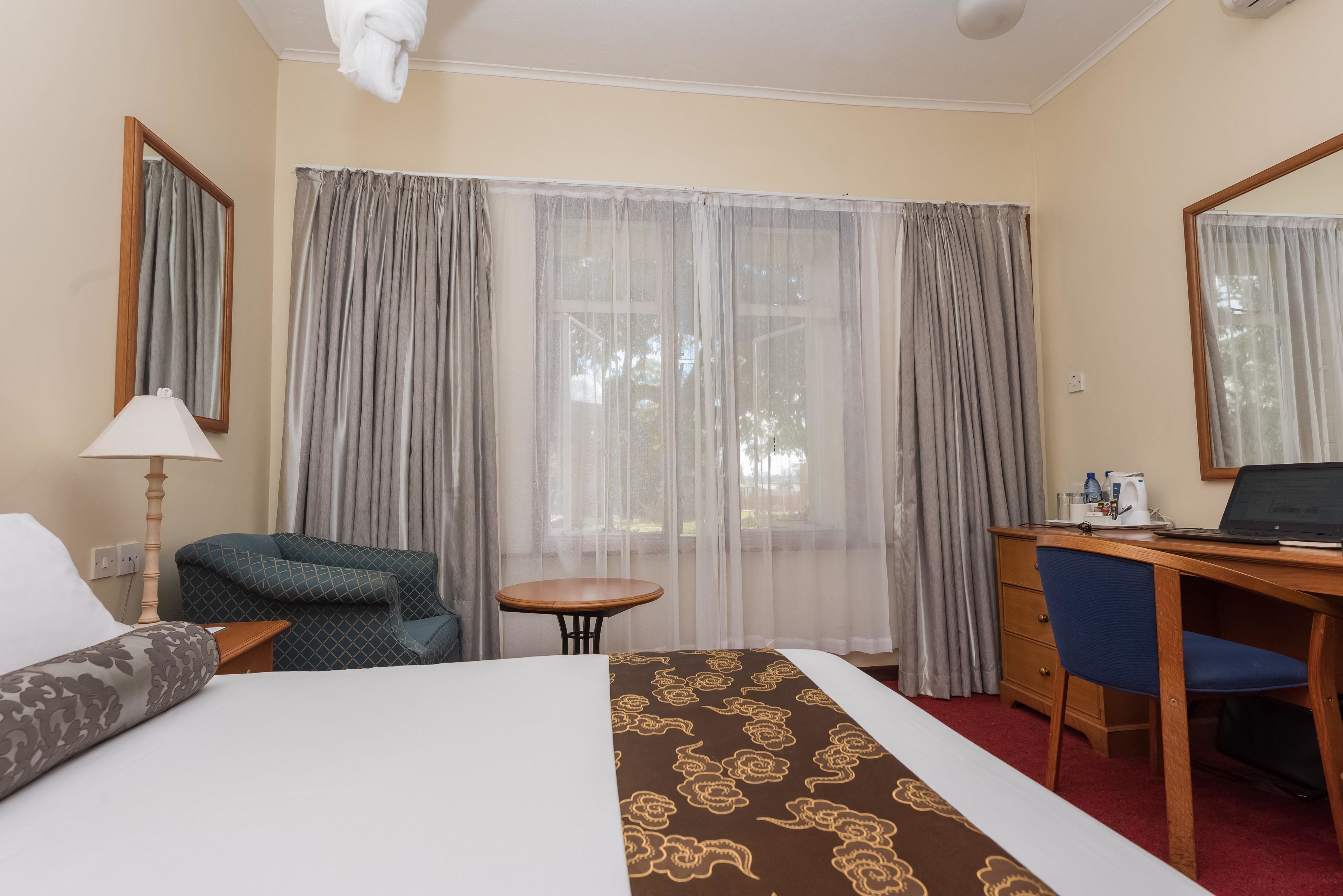 Minibar, soundproofing, free WiFi