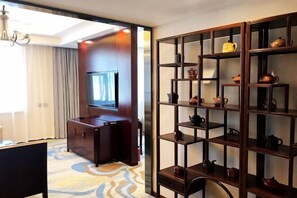 Minibar, in-room safe, alarm clocks - Golden Lun Hotel (Lanzhou)