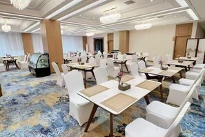 Unclassified image, 2 of 43, button - Golden Lun Hotel (Lanzhou)