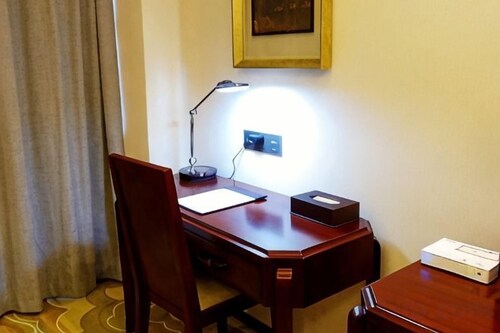 Golden Lun Hotel