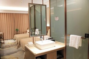 Minibar, in-room safe, alarm clocks - Golden Lun Hotel (Lanzhou)