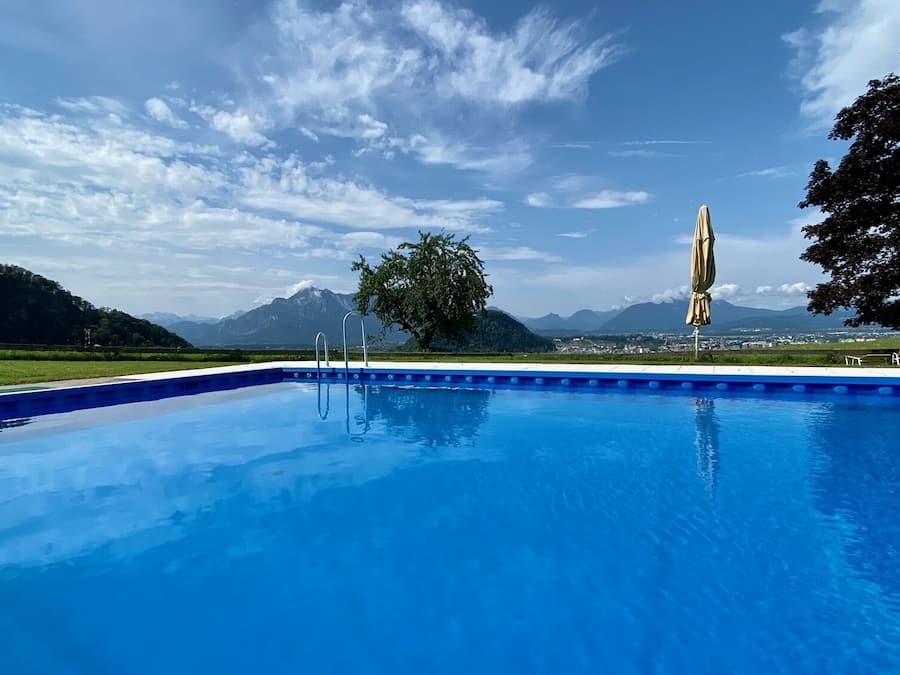 Außenpool, Liegestühle