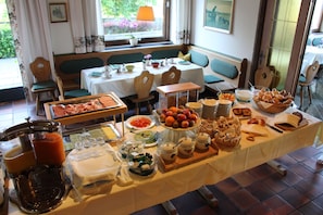 Daily buffet breakfast for a fee