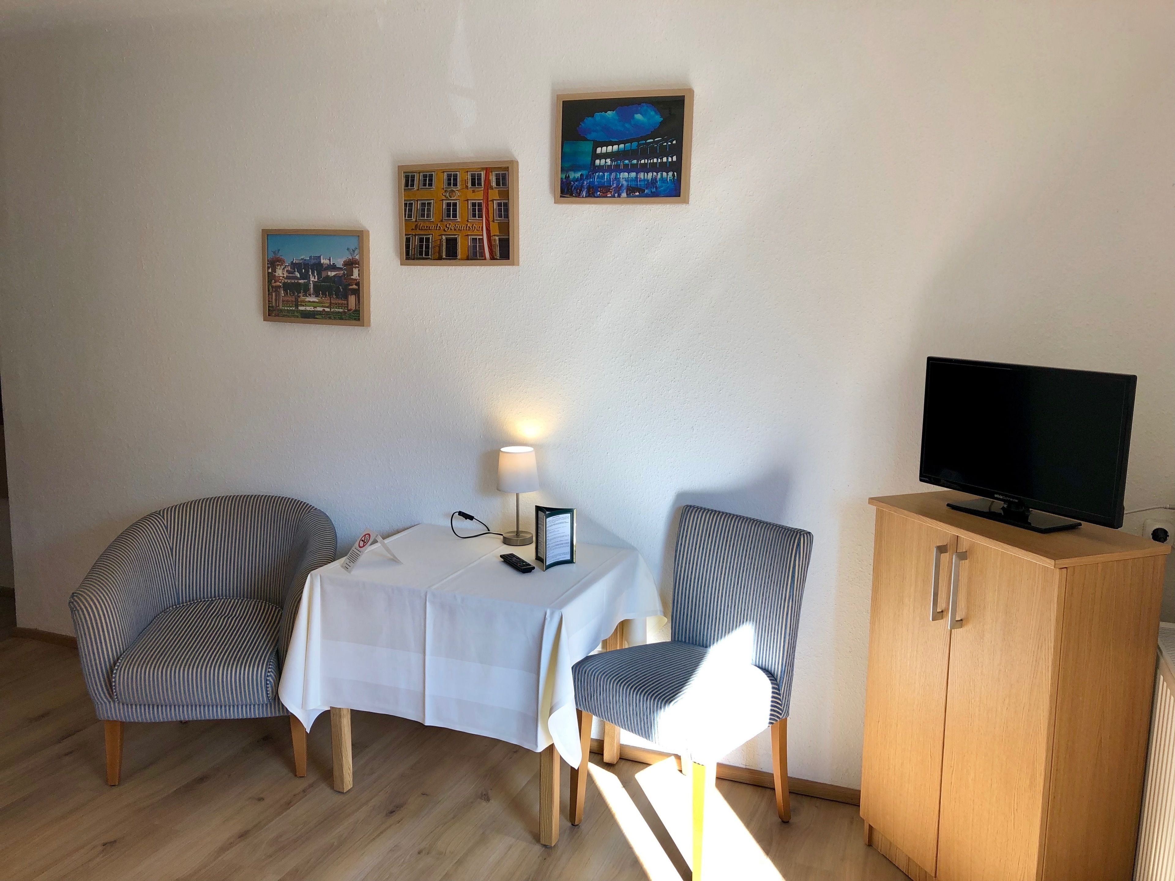 standard double room, 1 king bed | hypo-allergenic bedding, desk, iron/ironing board, cots/infant beds