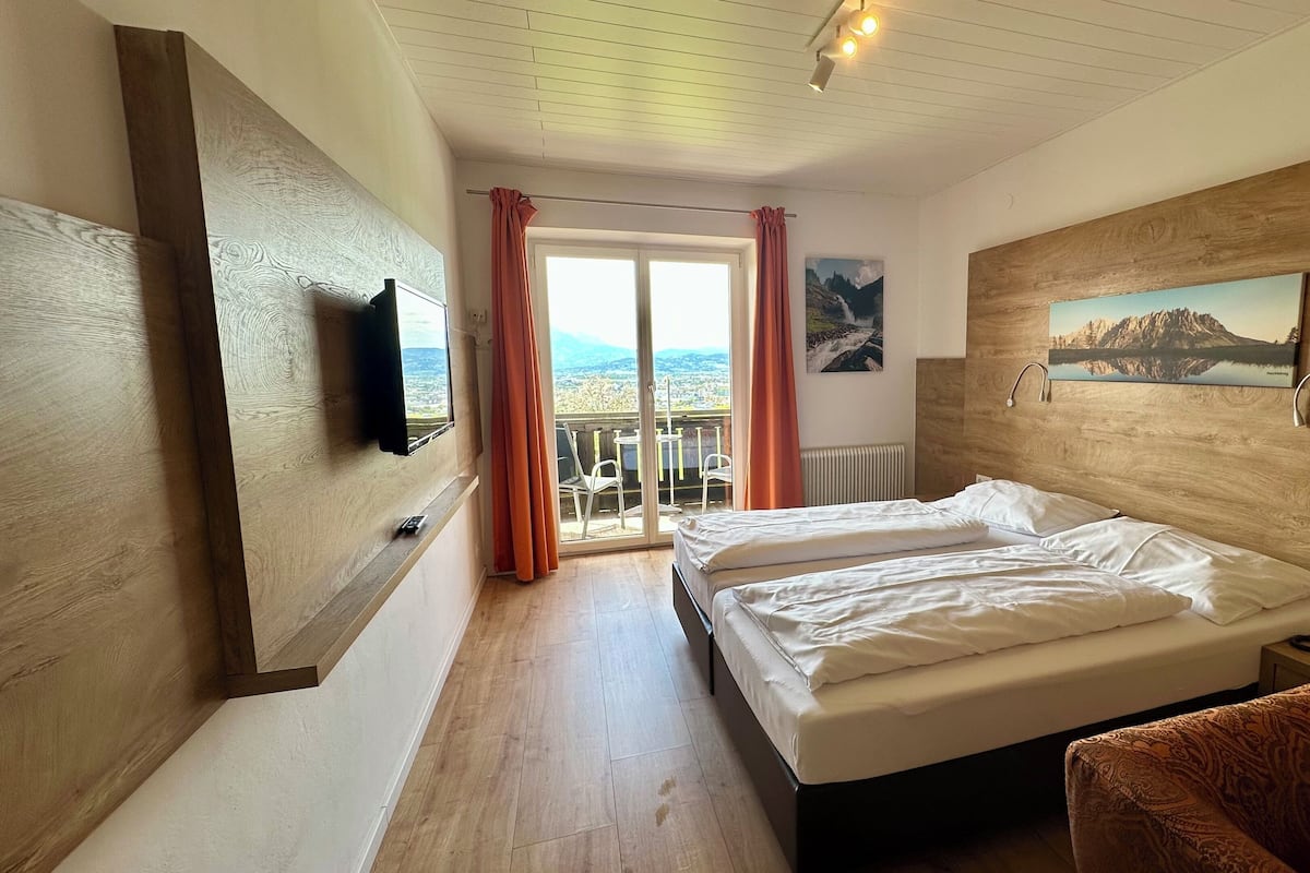 Double Room, 1 King Bed, Balcony, City View | Hypo-allergenic bedding, desk, iron/ironing board, cots/infant beds