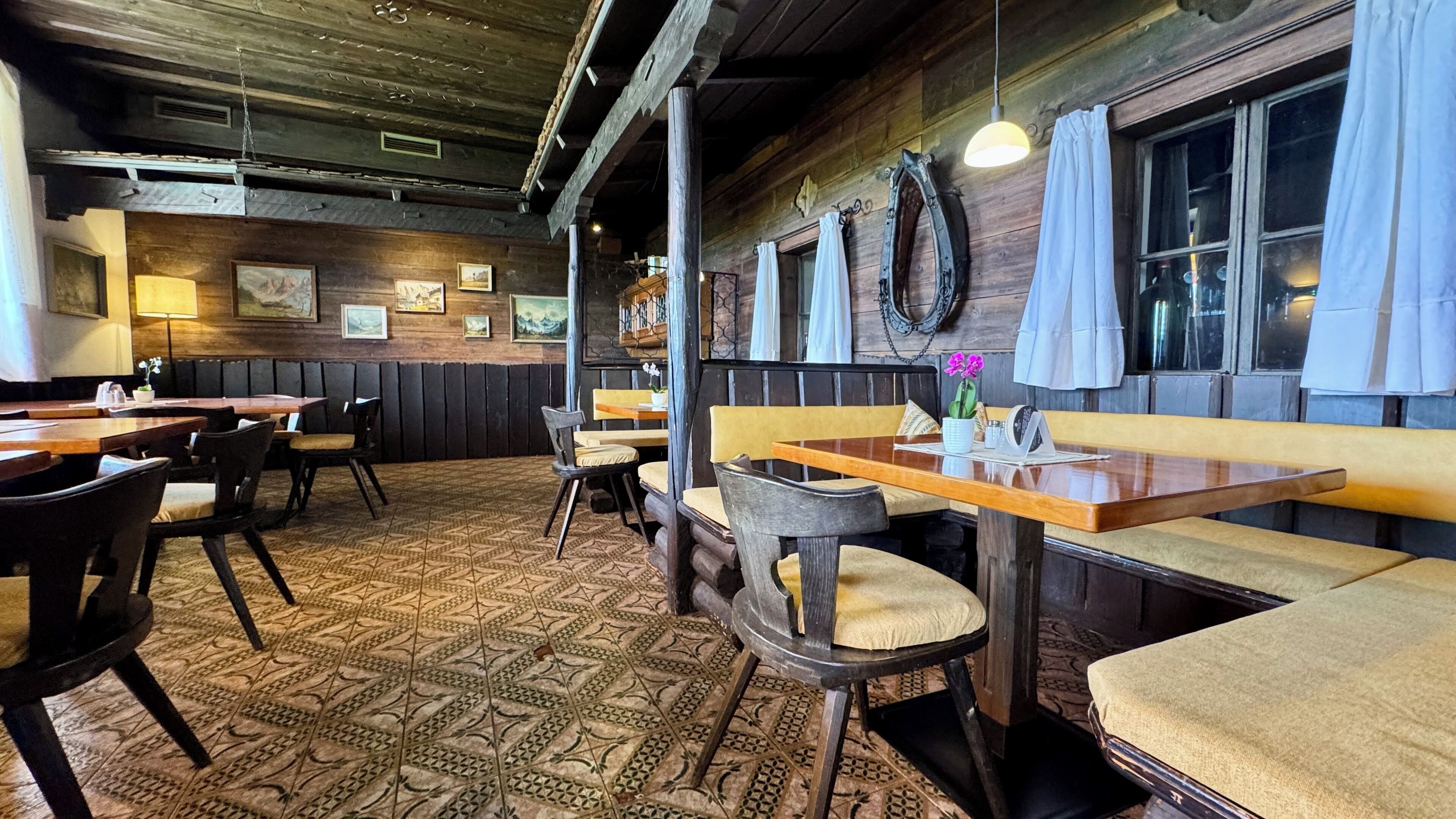 dinner served, local cuisine, al fresco dining