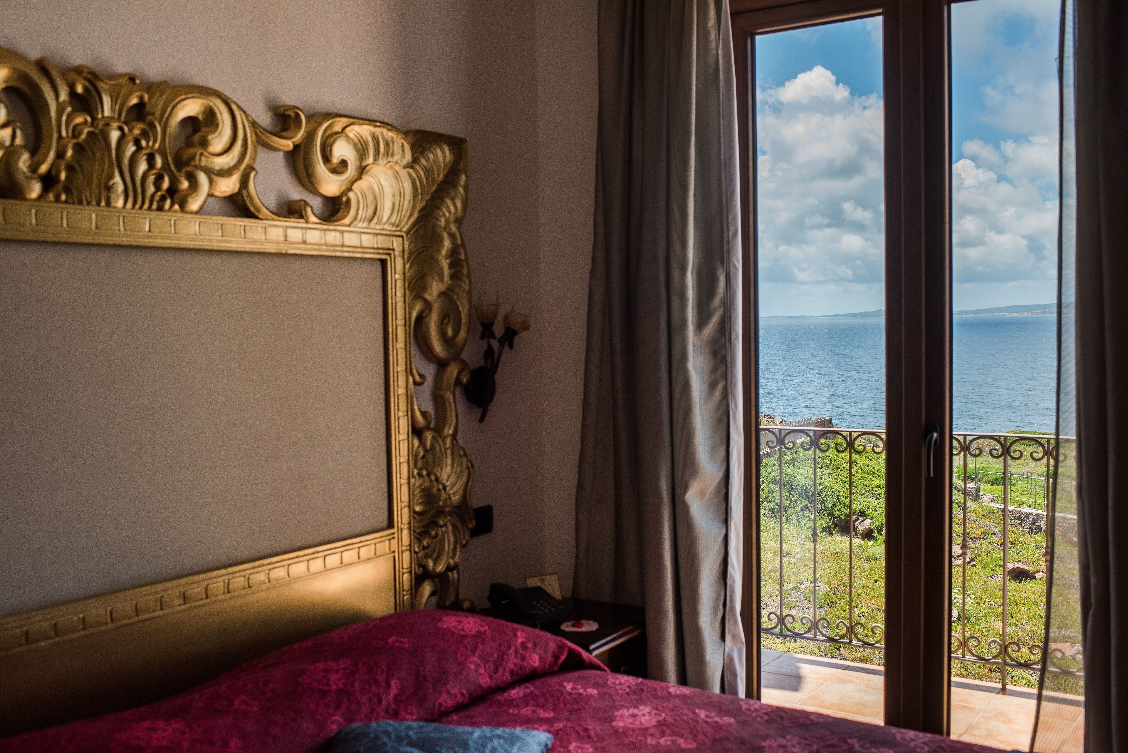 elite suite, terrace | minibar, in-room safe, desk, blackout curtains