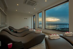 Salas para tratamentos a dois, sauna seca, banheira de hidromassagem