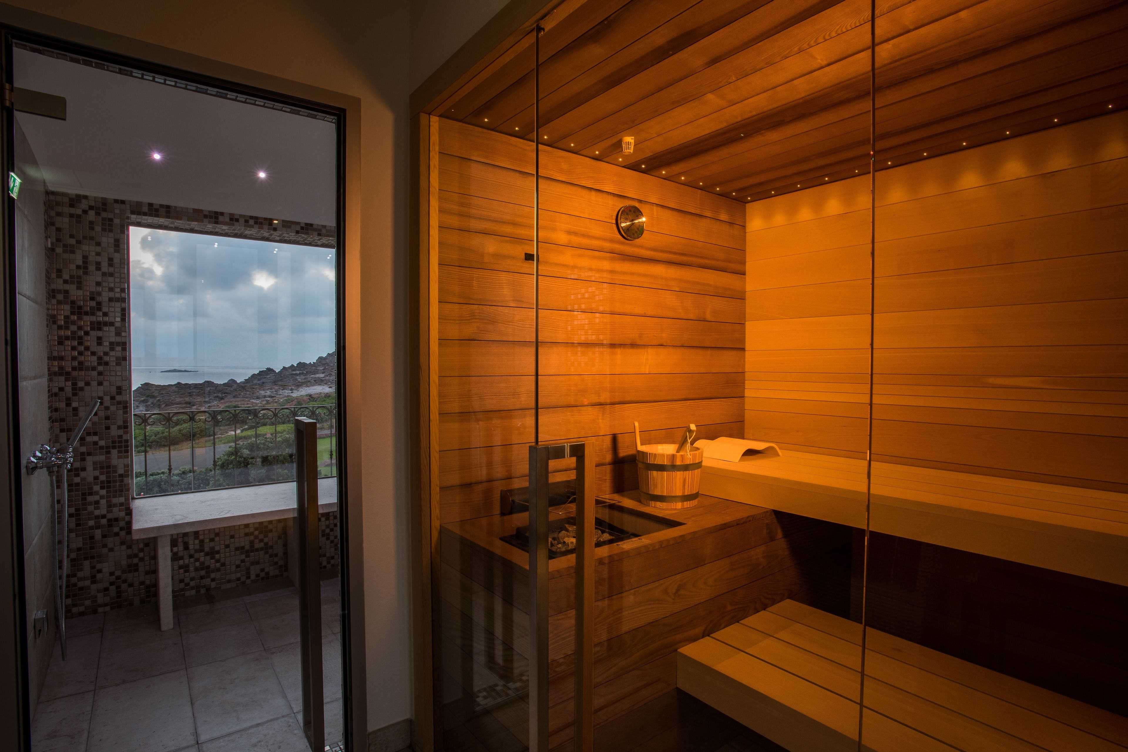 couples treatment room(s), sauna, hot tub, steam room