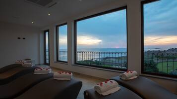 Couples treatment room(s), sauna, hot tub, steam room
